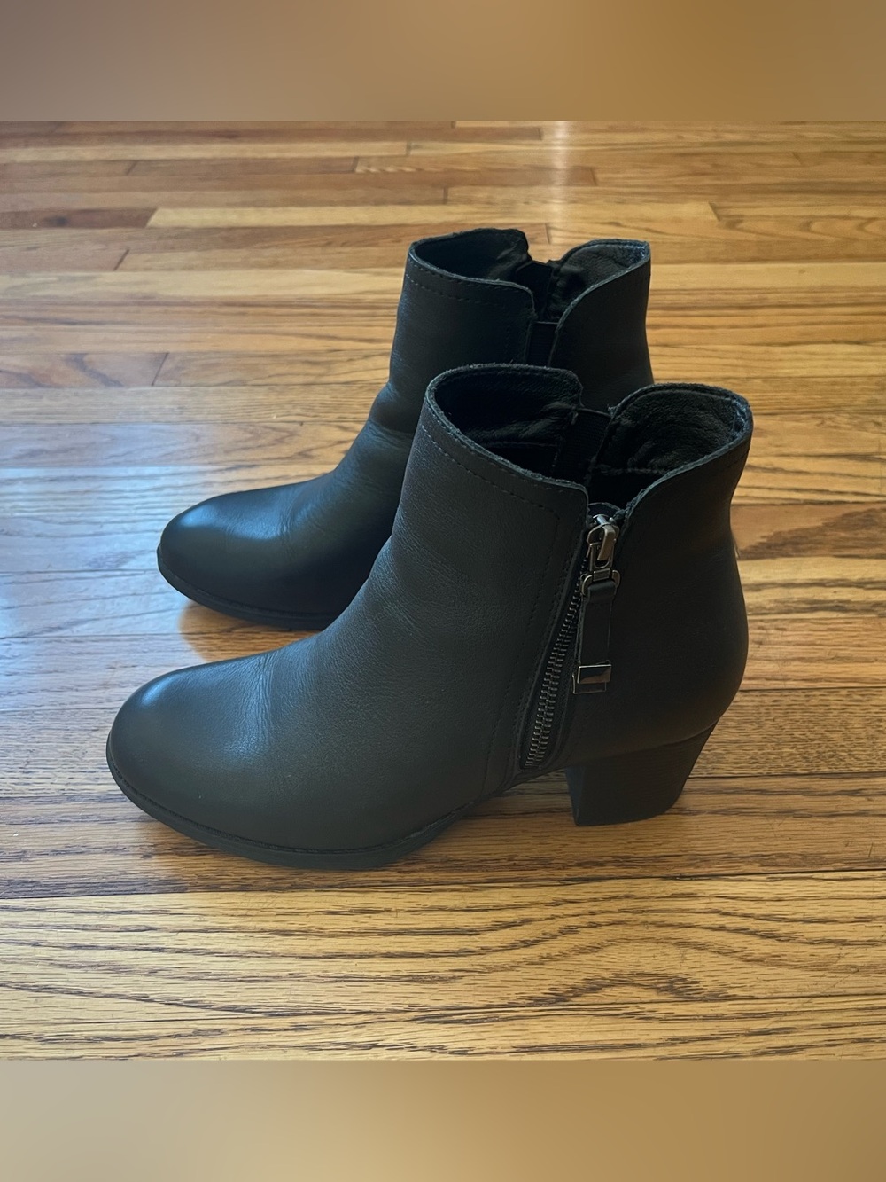 Skechers Women's Black Ankle Boots with Side Zipper Memory Foam Sz 9
